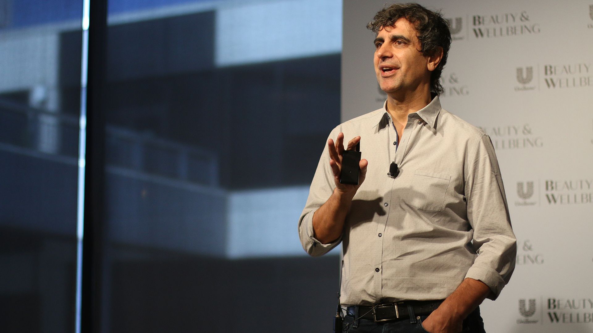 Fernando Fernandez, President of Unilever’s Beauty & Wellbeing business, presenting on stage.