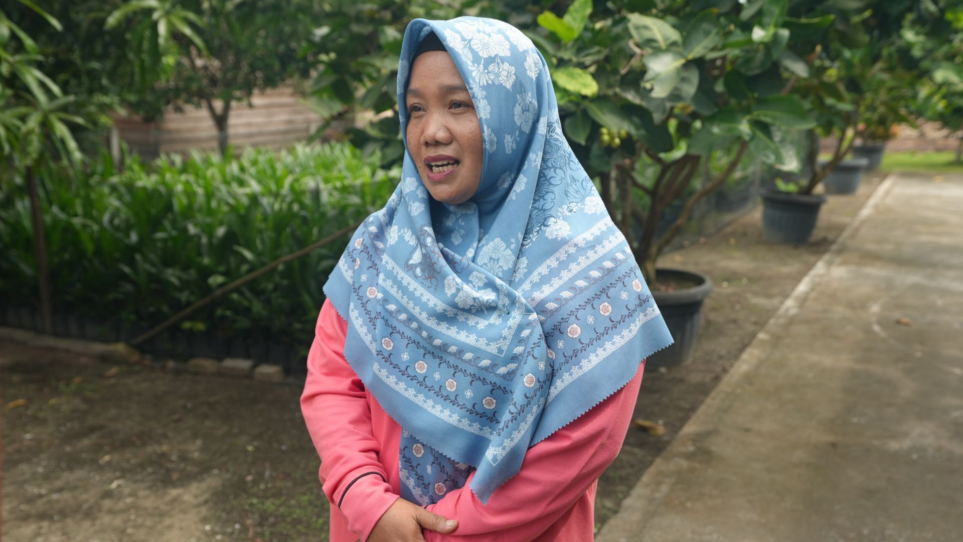 Rozalita, a palm oil farmer who was aided by the programme’s tools and training, have helped her create a new source of income.
