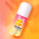Sunsilk’s new Wonder Mist hair mist in Golden Glaze. A small pink and orange spray bottle on a pink and orange background.